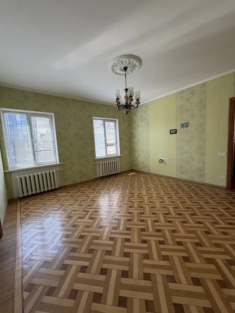 3-кімнатна квартира, центр: косметичний ремонт, власне горище, паркомісце - фото 4