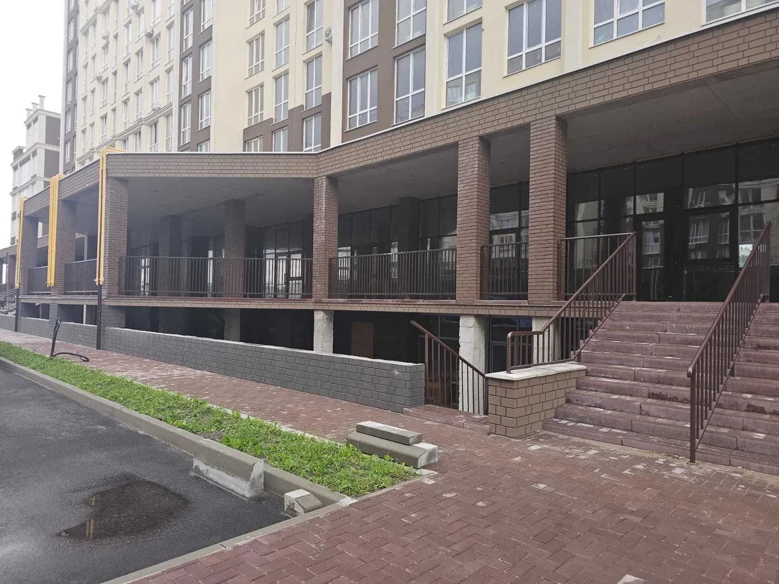 Нежитлове приміщення у ЖК Благород: фасадне, тераса, панорамні вікна