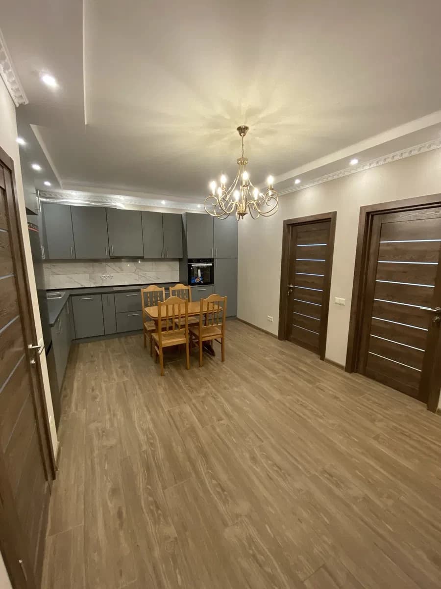 2-кімнатна квартира у ЖК Берестейський: метро 3 хв, підземний паркінг