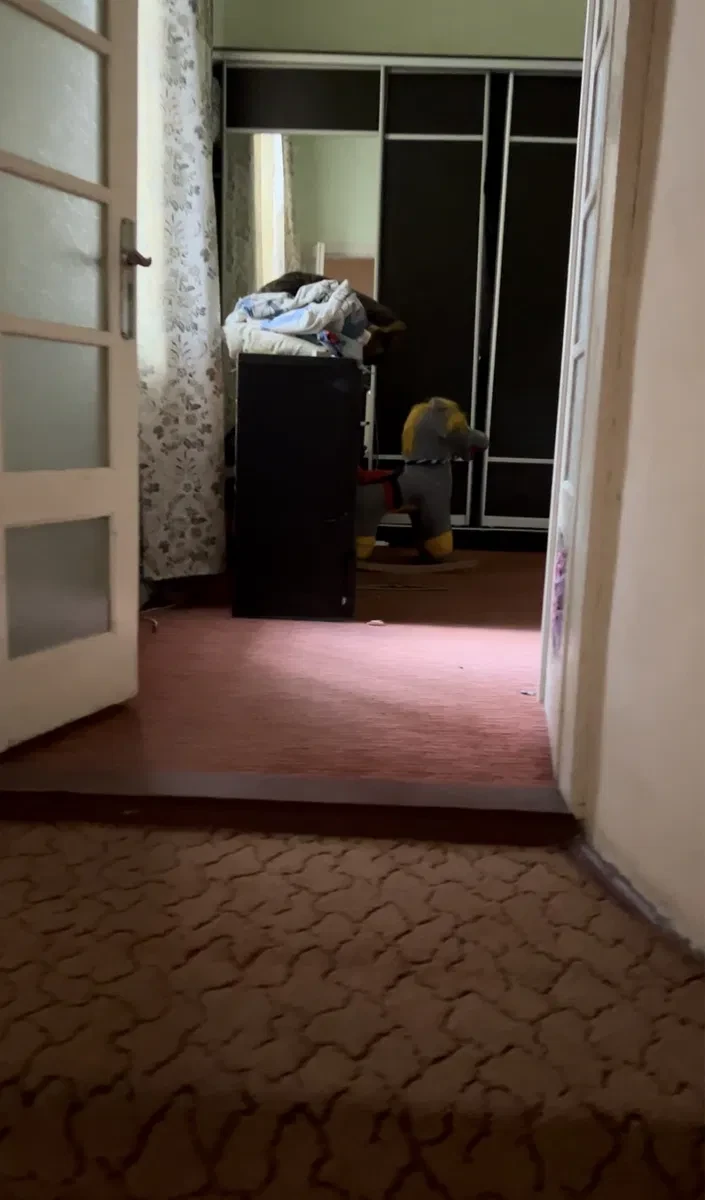 2-кімнатна квартира, Чернівці: центр, стелі 5 м, під ремонт