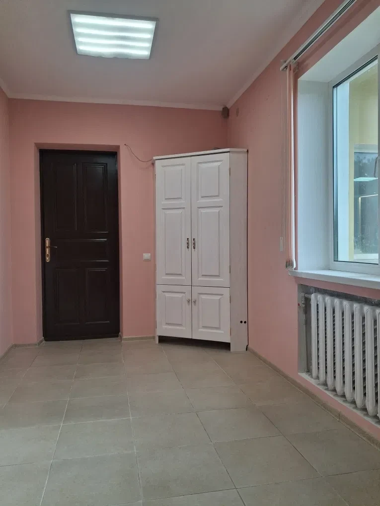 Приміщення, Калинівка: 50 м до вокзалу, власна котельня, паркінг - фото 2