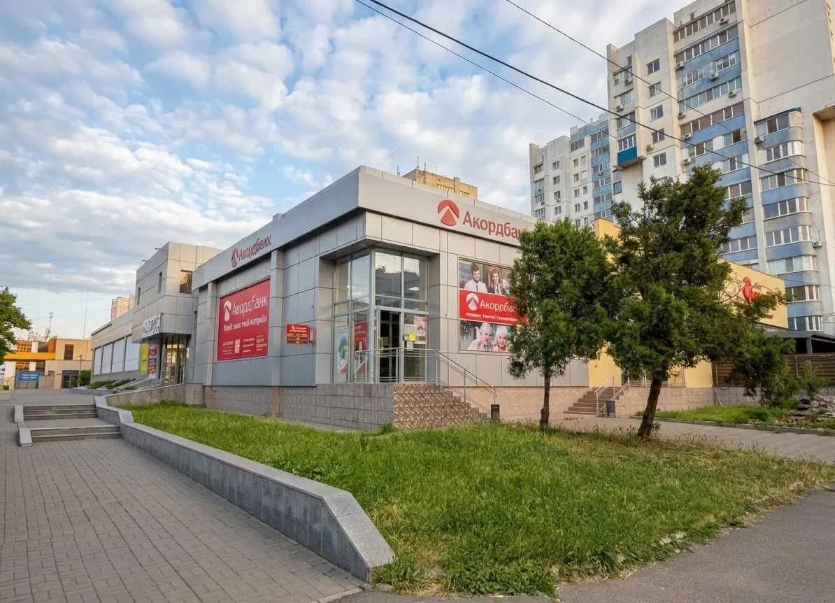 Приміщення, Пересипський: фасадне, готовий ремонт, окремий вхід