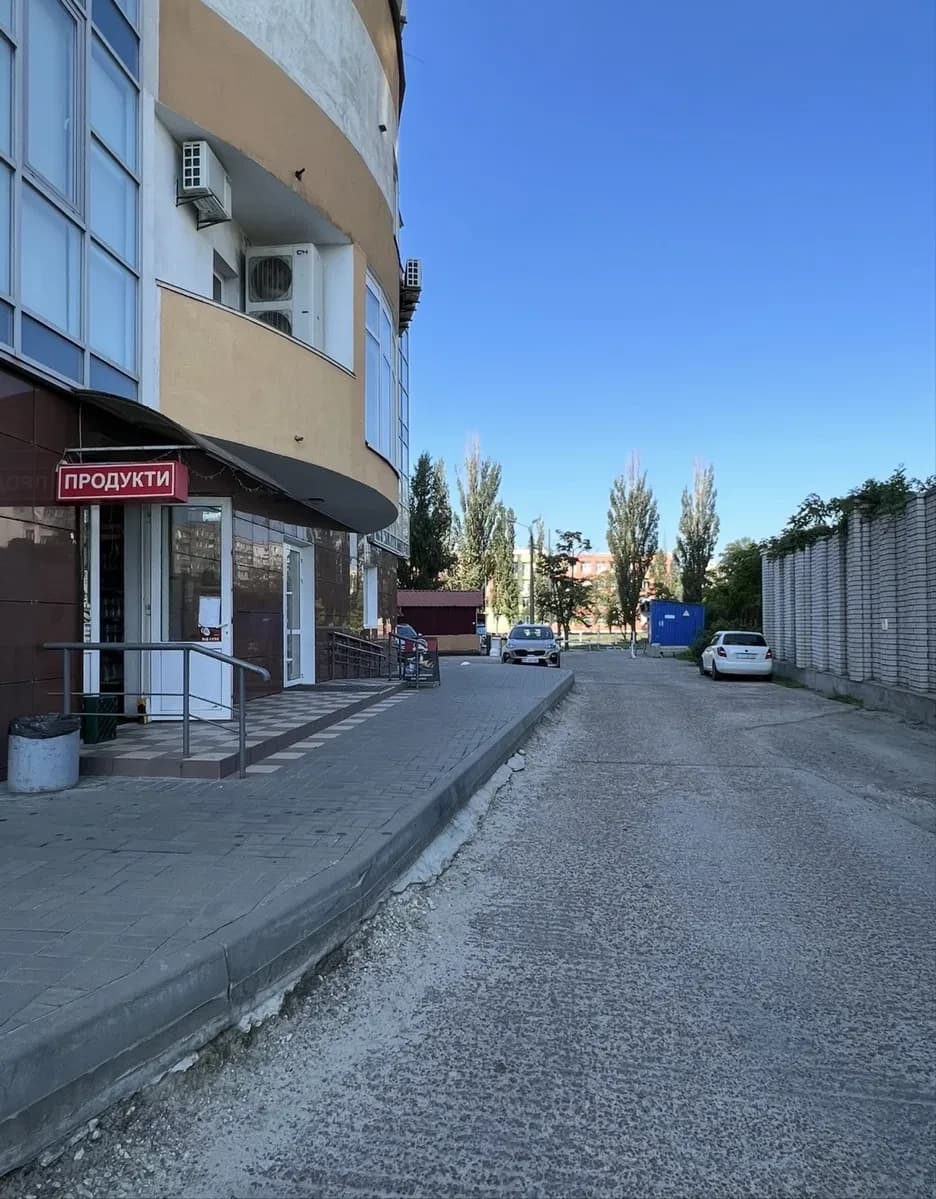 Магазин, Дніпровський: окремий вхід, підземний паркінг