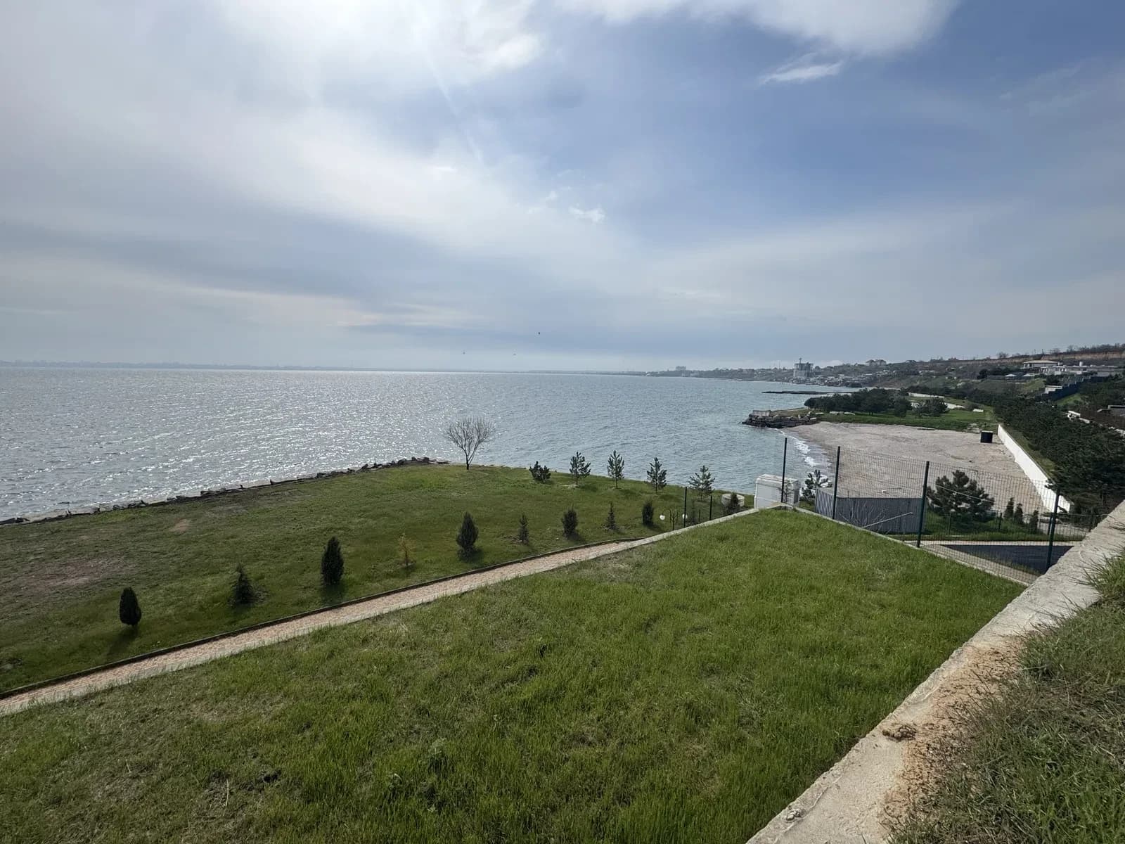 Будинок у Тартусі: перша лінія до моря, басейн, 21 сотка