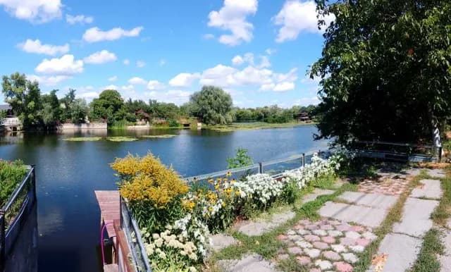 Дача, Дарницький: перша лінія озера, 4 км до метро Славутич