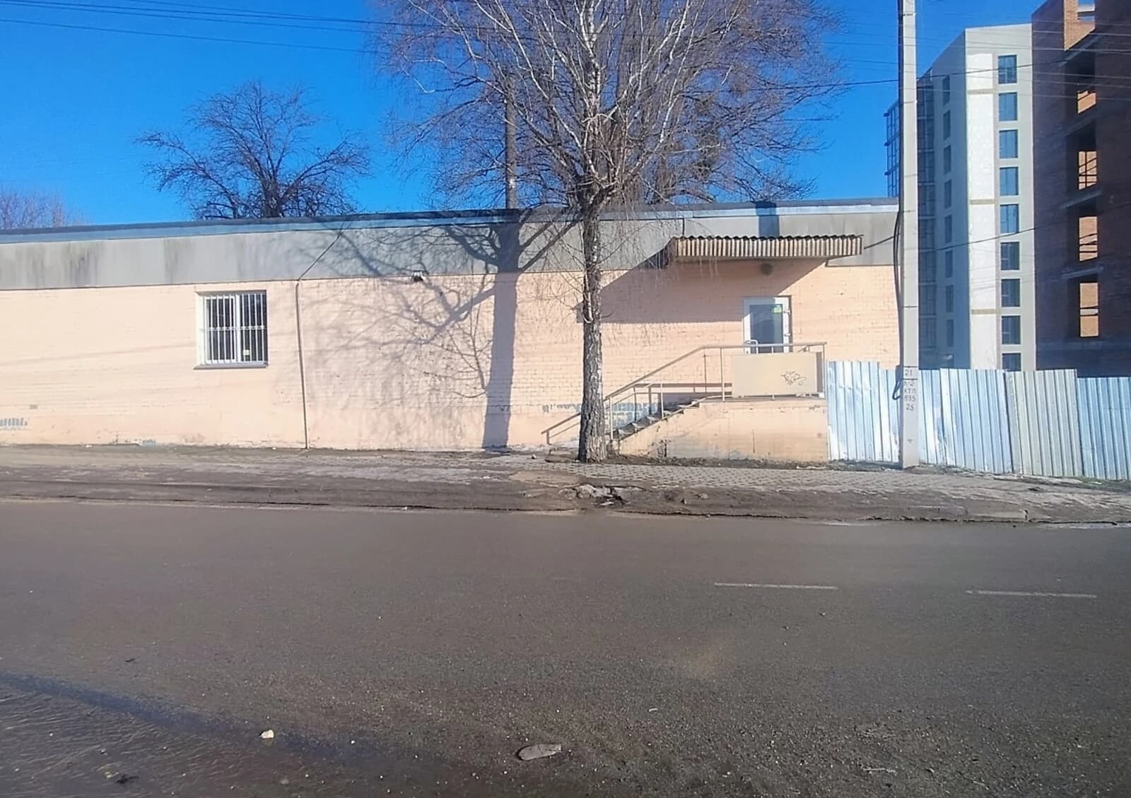 Офіс, Дубове: окрема будівля, 2 входи, потребує ремонту - фото 1