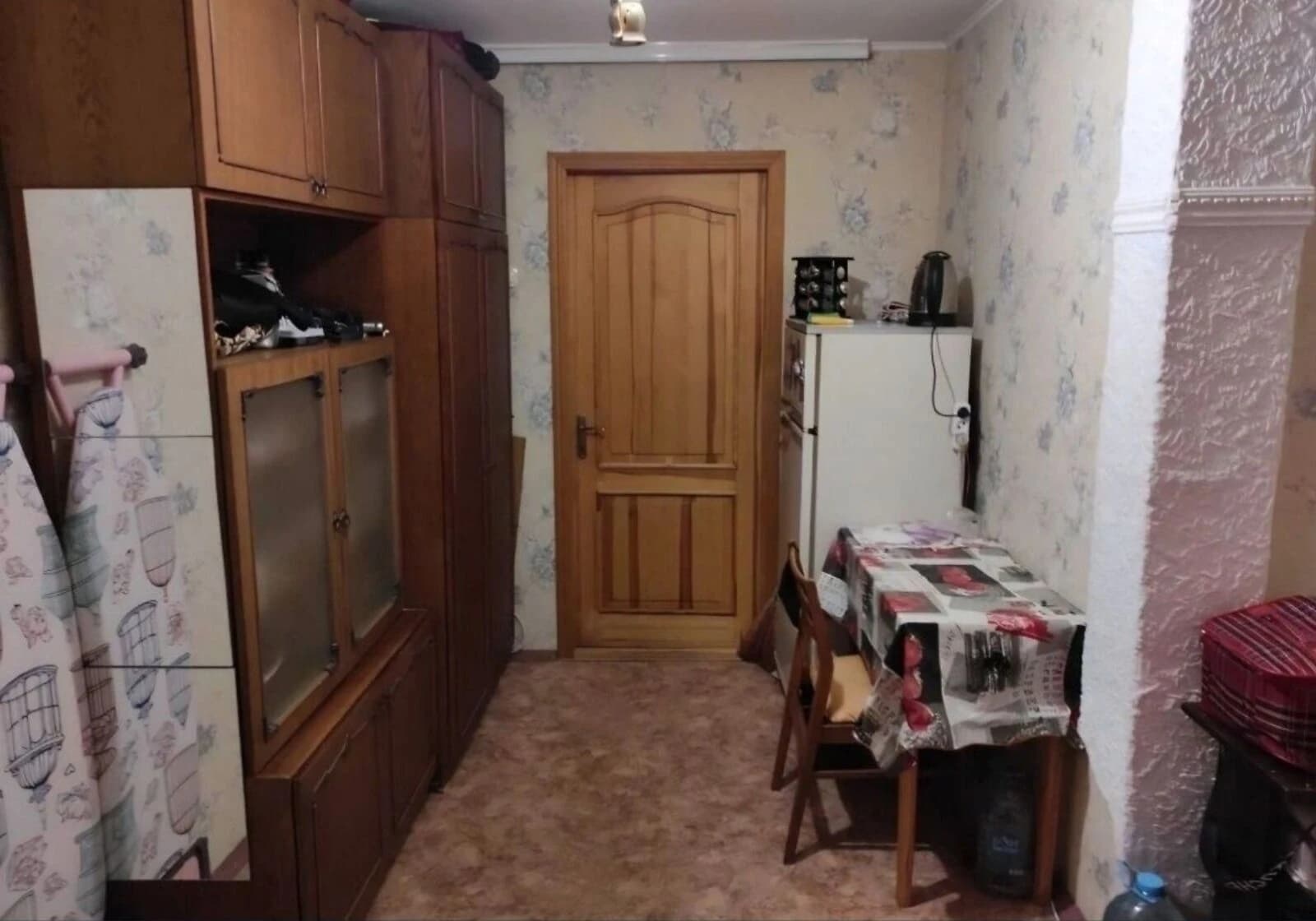Кімната, вулиця Сирецька: цегляний будинок, внутрішній двір