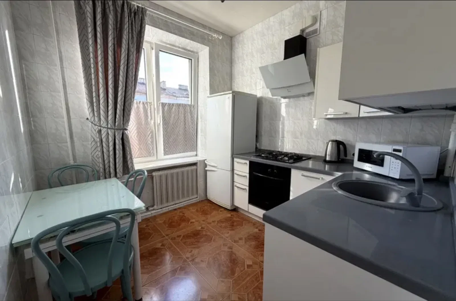 3-кімнатна квартира, Печерський: метро Арсенальна 3 хв, укриття