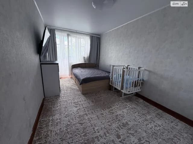 2-кімнатна квартира, Коростень: косметичний ремонт, бойлер - фото 1