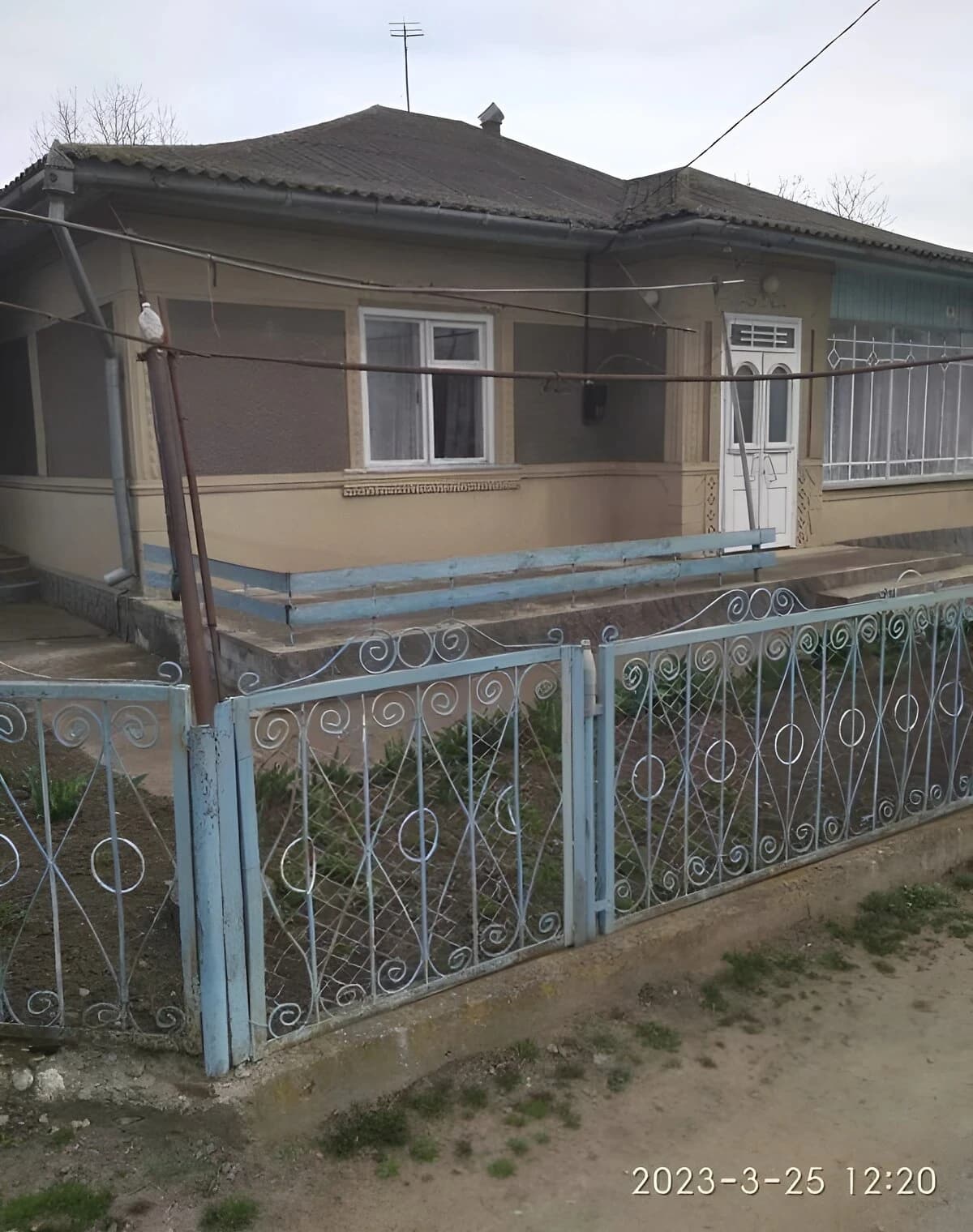 Будинок, Подвірне: цегляні стіни, газове опалення, 2 санвузли