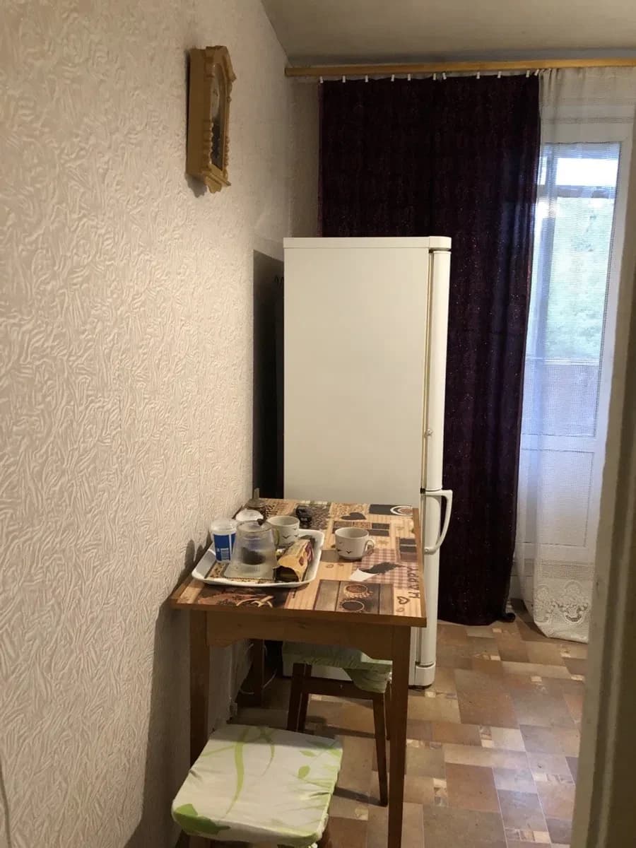 1-кімнатна квартира у ЖК Галактіка: диван-ліжко, метро Лівобережна