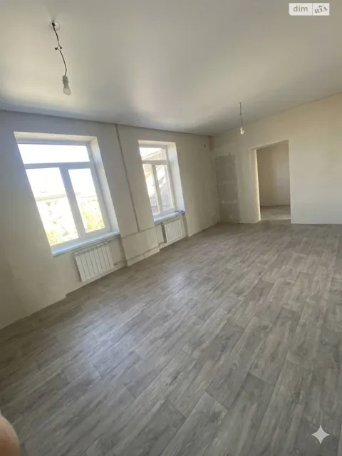 3-кімнатна квартира, Робоча: єВідновлення, паркомісце, укриття