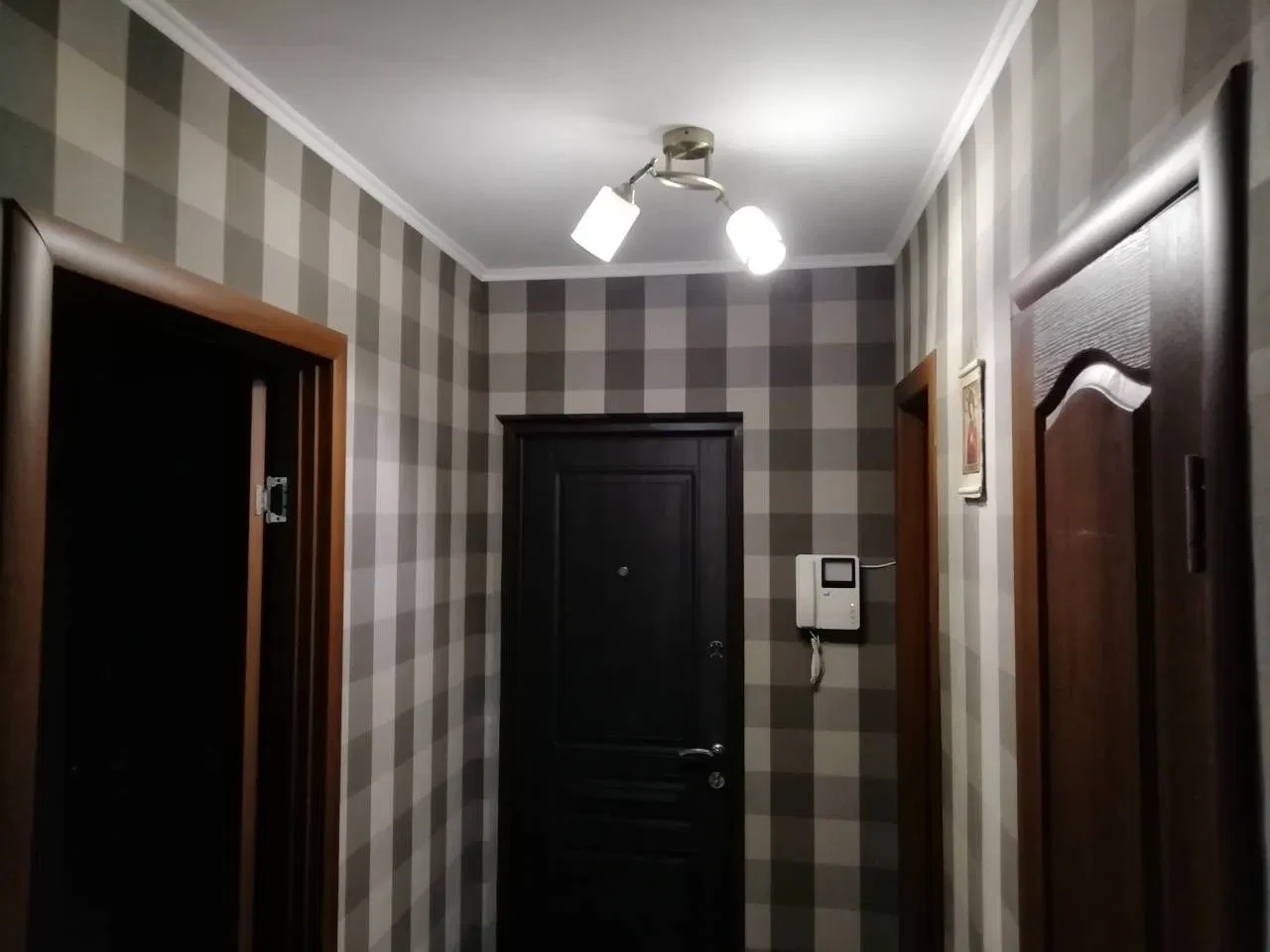 1-кімнатна квартира, Павлоград: євроремонт, меблі, сертифікат - фото 1