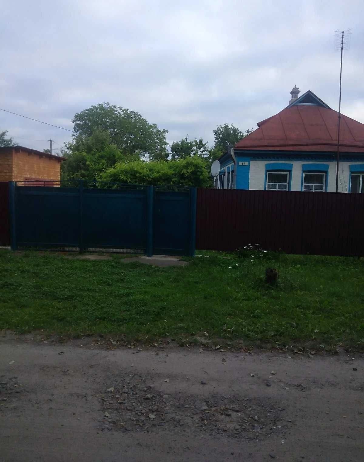 Будинок, Лубни: цегляні стіни, центральне опалення