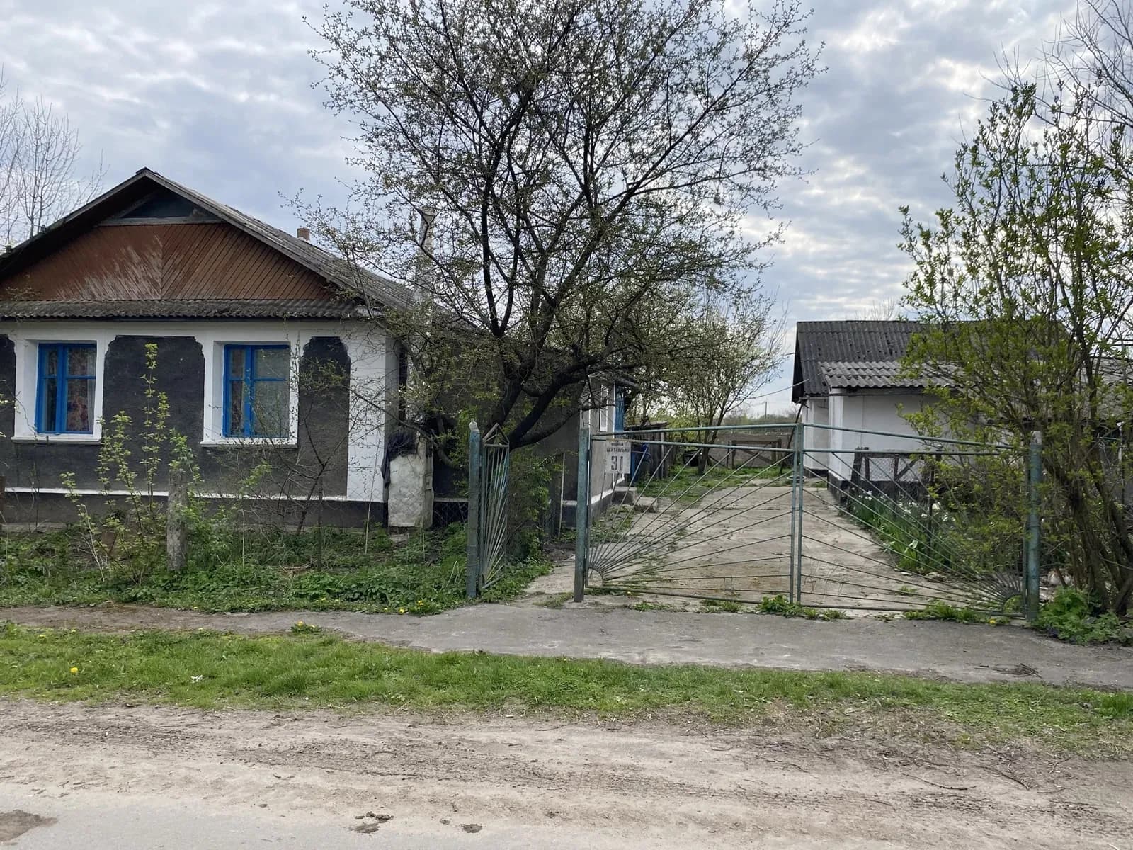 Будинок, Заруддя: газове пічне опалення, вода у дворі - фото 3
