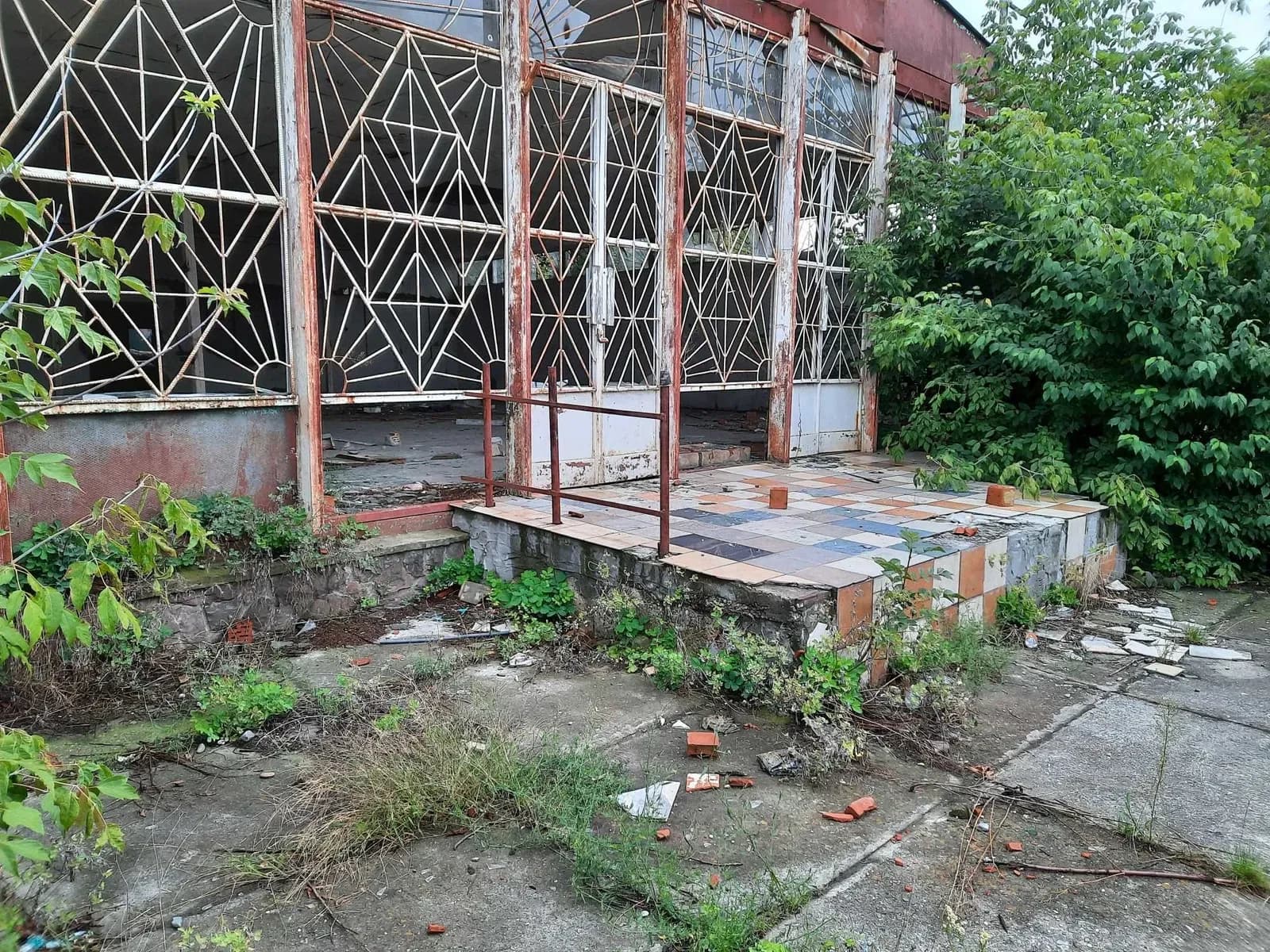 Магазин у центрі Садгори: склад 700 м², 18 соток - фото 5