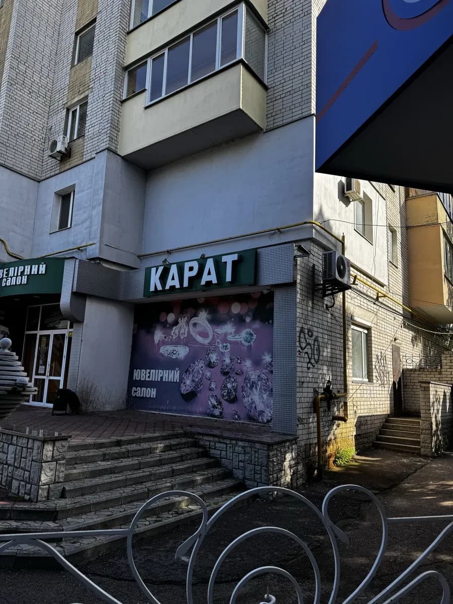 Приміщення, Черкаси: фасадне, вихід на центральну вулицю, спільна оренда - фото 1