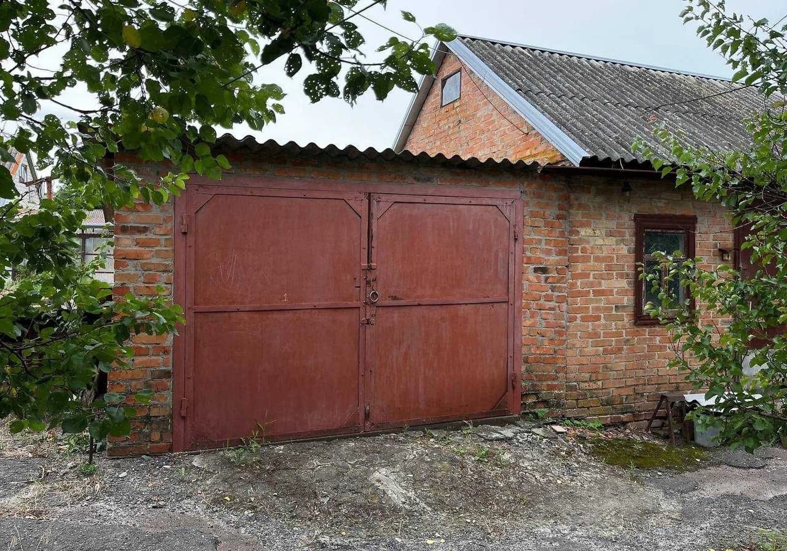 Будинок, Миргород: гараж, цегляні стіни, централізоване опалення