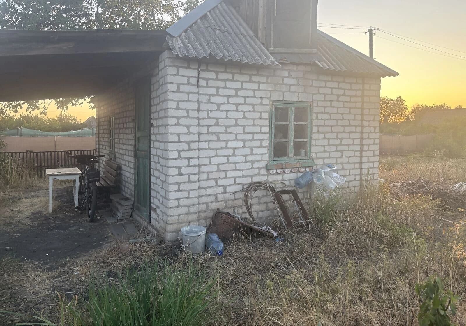 Дача, Горького (Титорове): цегляні стіни, централізоване опалення