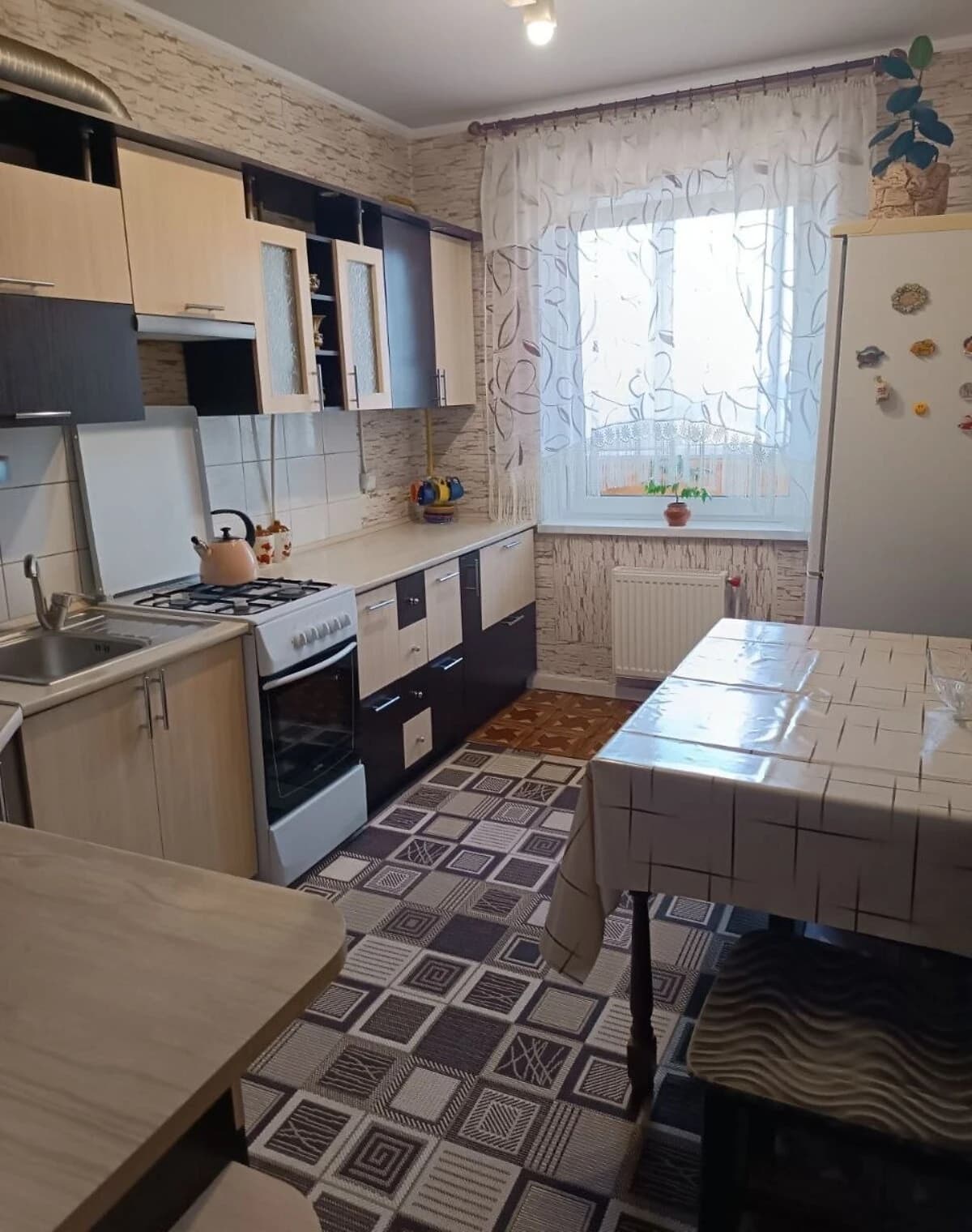 3-кімнатна квартира, Костопіль: косметичний ремонт, балкон