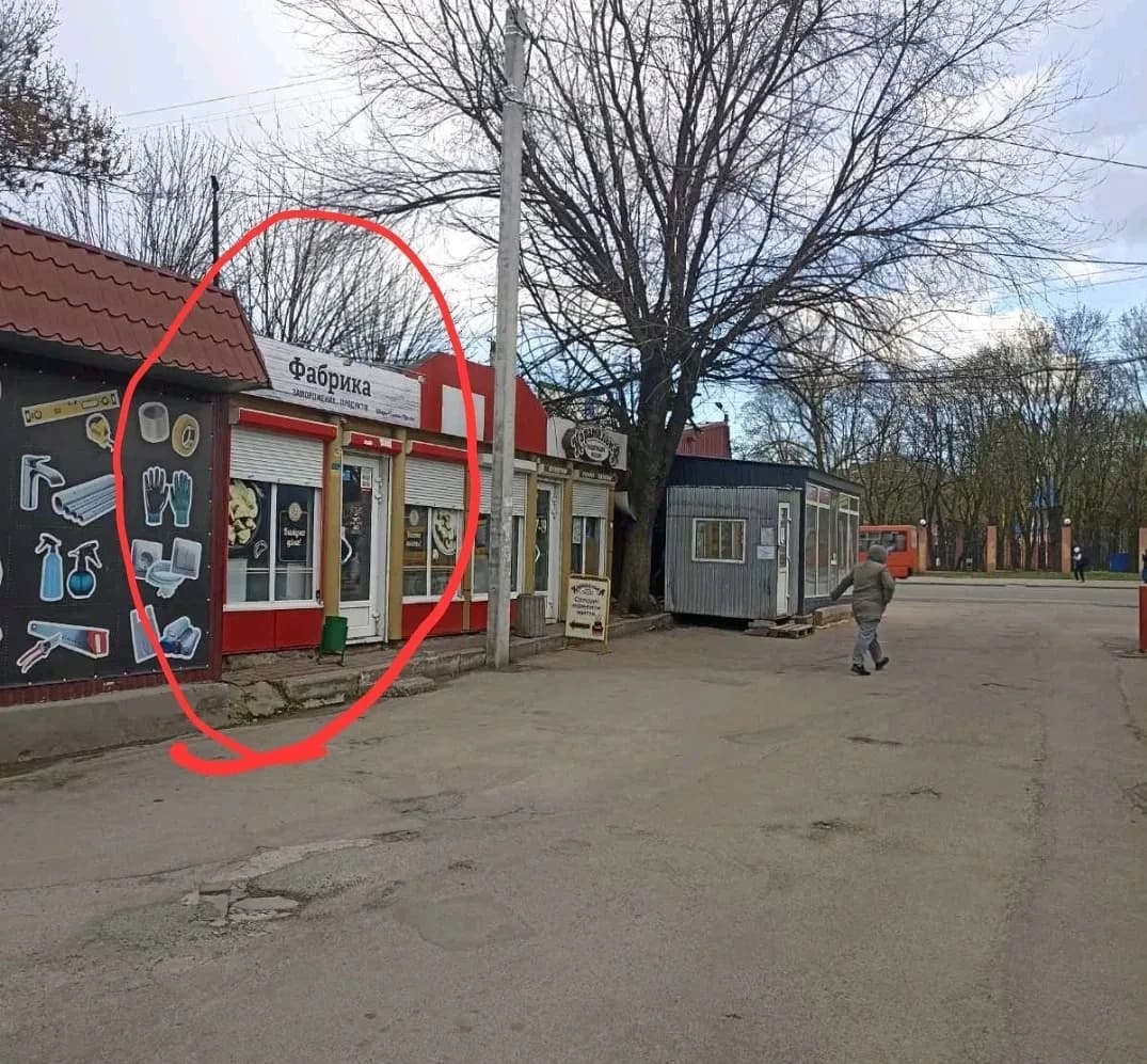 Павільйон, Старий автовокзал: жвавий трафік, за шлагбаумом - фото 4