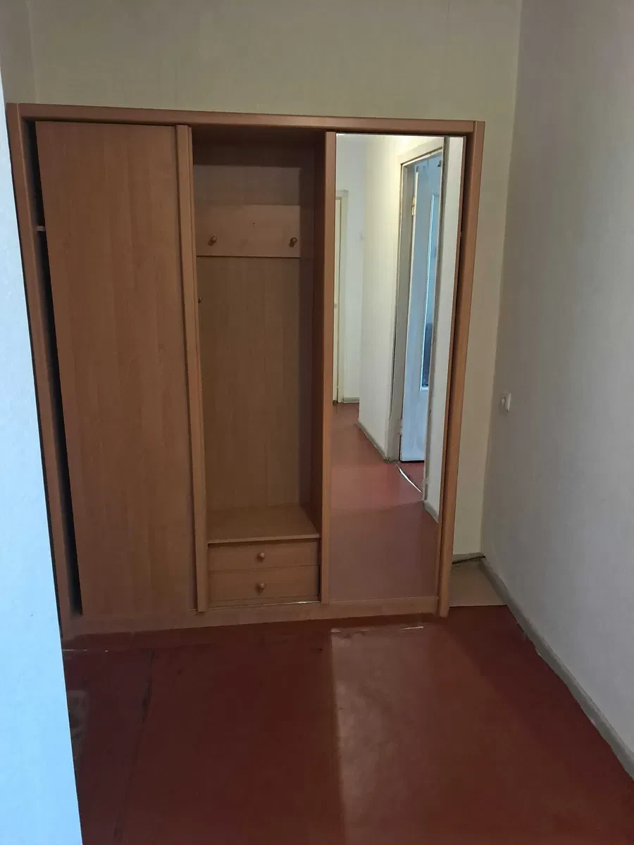 1-кімнатна квартира, Дарницький: метро Позняки, два дивани - фото 5