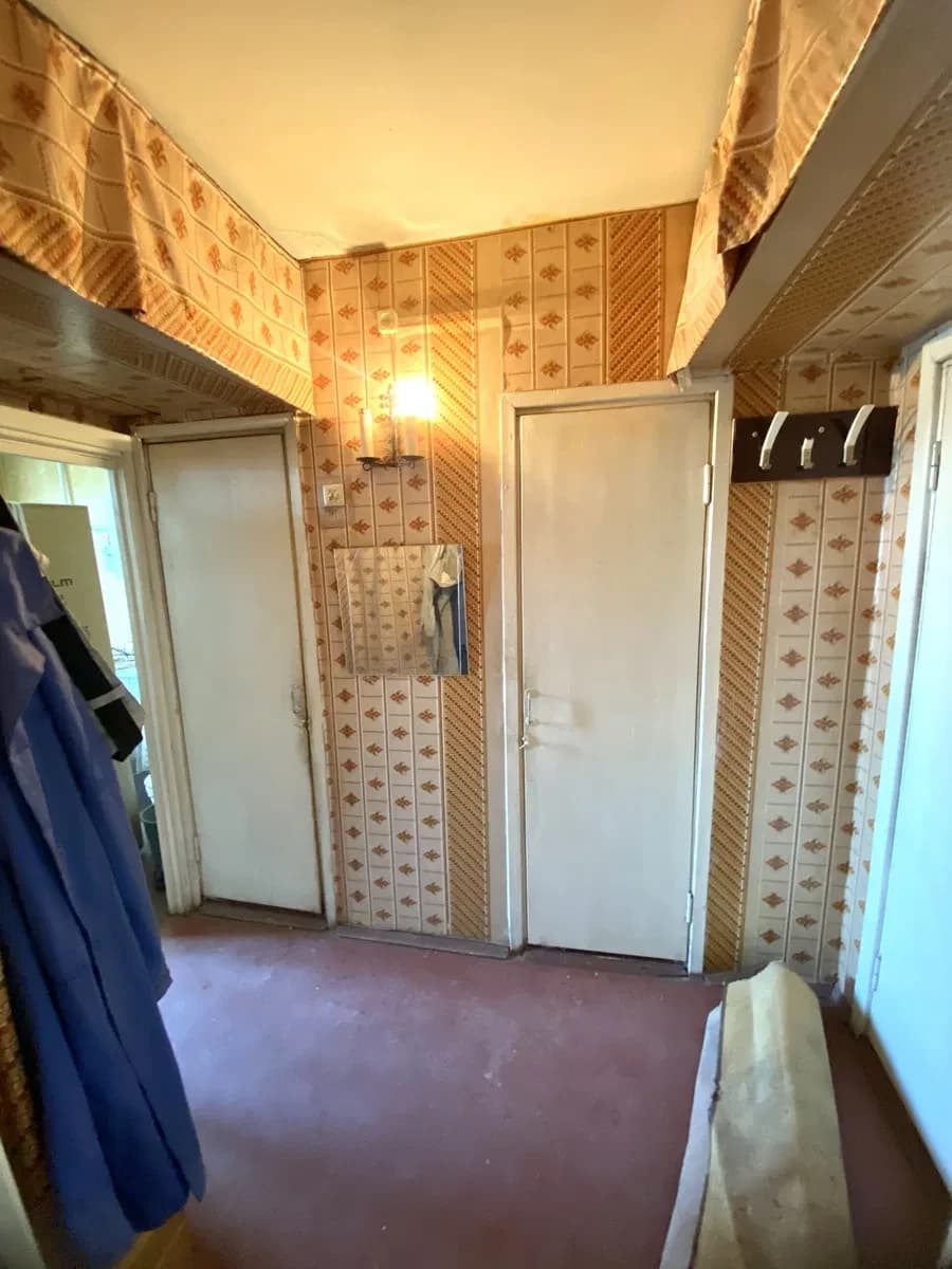 1-кімнатна квартира, Центр: балкон із виходом із кухні та кімнати, під ремонт - фото 5