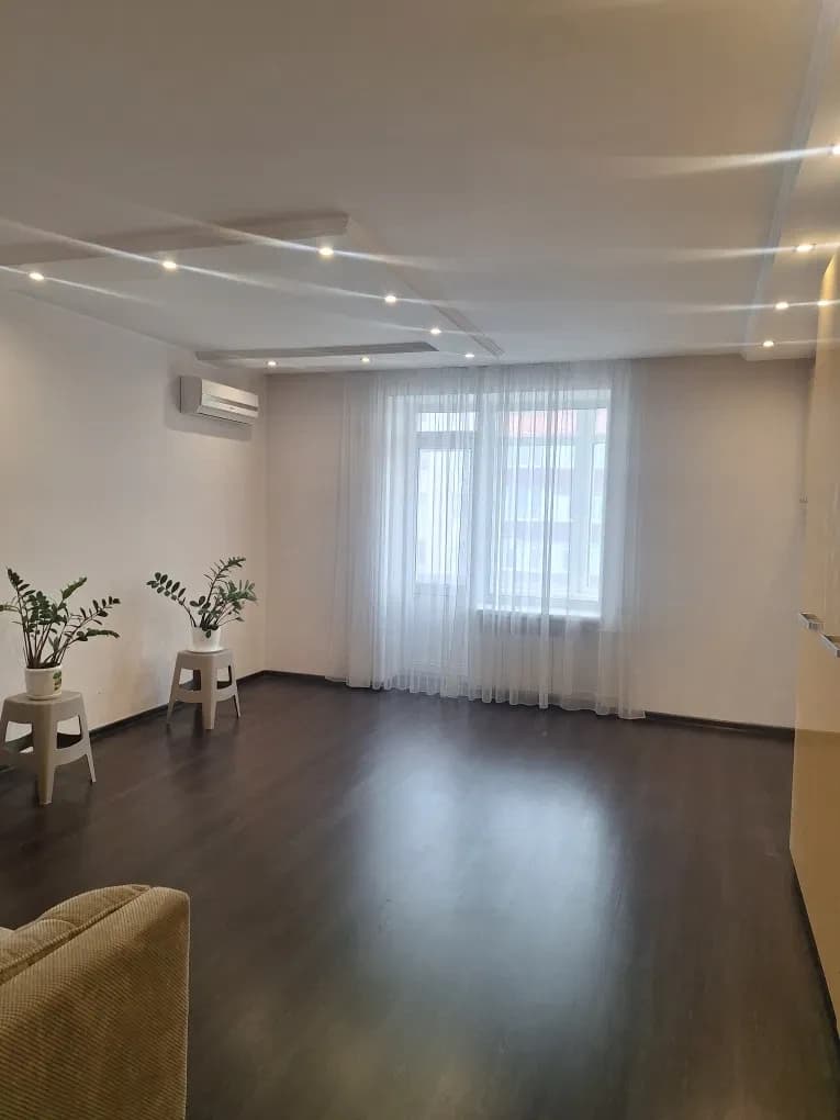 2-кімнатна квартира, Обухів: дизайнерський ремонт, меблі та техніка - фото 4