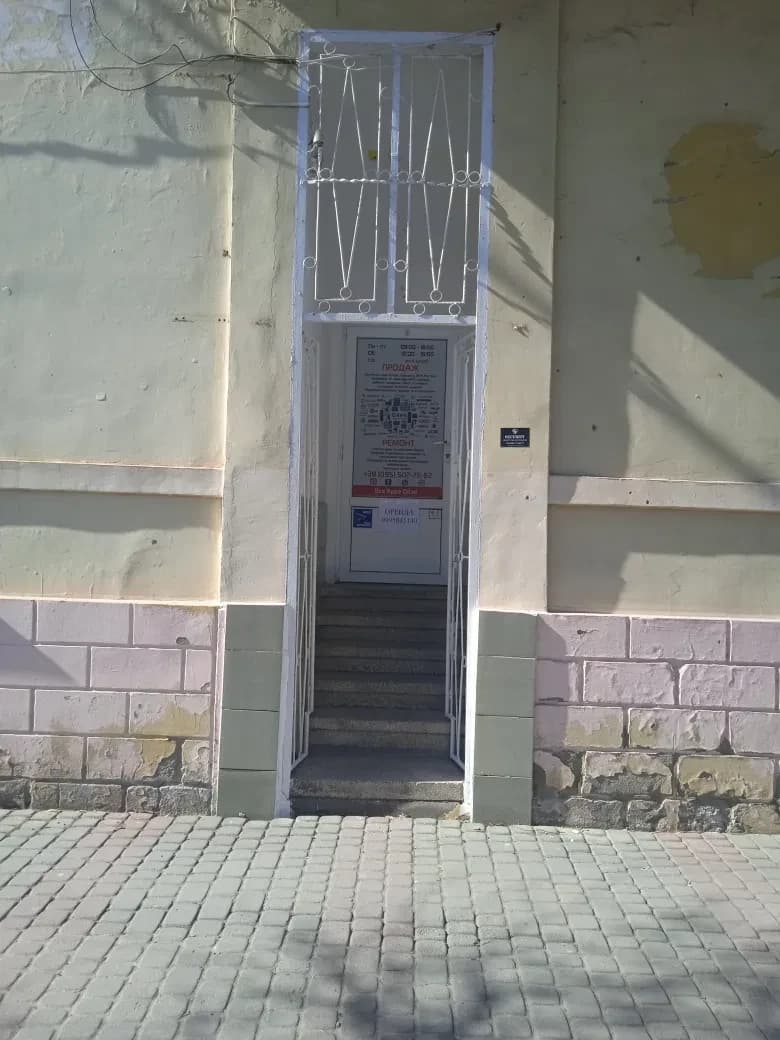 Приміщення, Мукачево: фасадне, у центрі, з ремонтом - фото 2