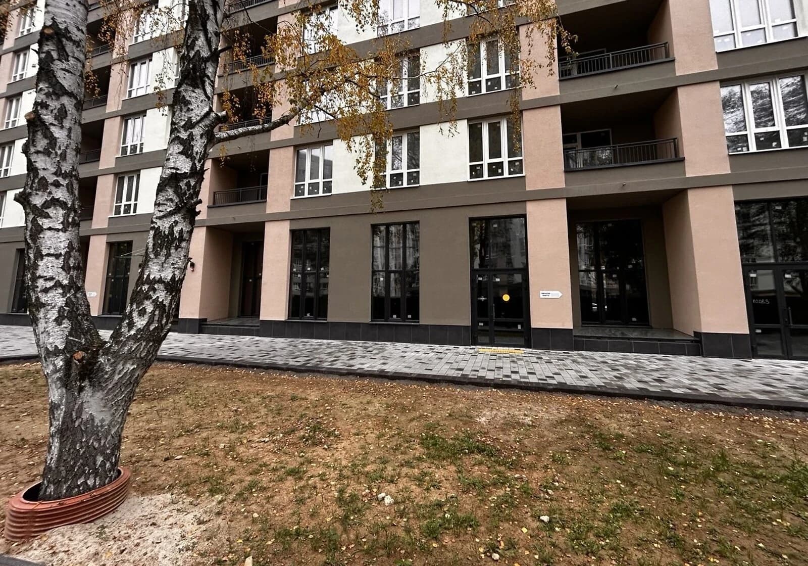 Приміщення, вулиця Соборна: будівельна обробка, стеля 4,5 м - фото 2
