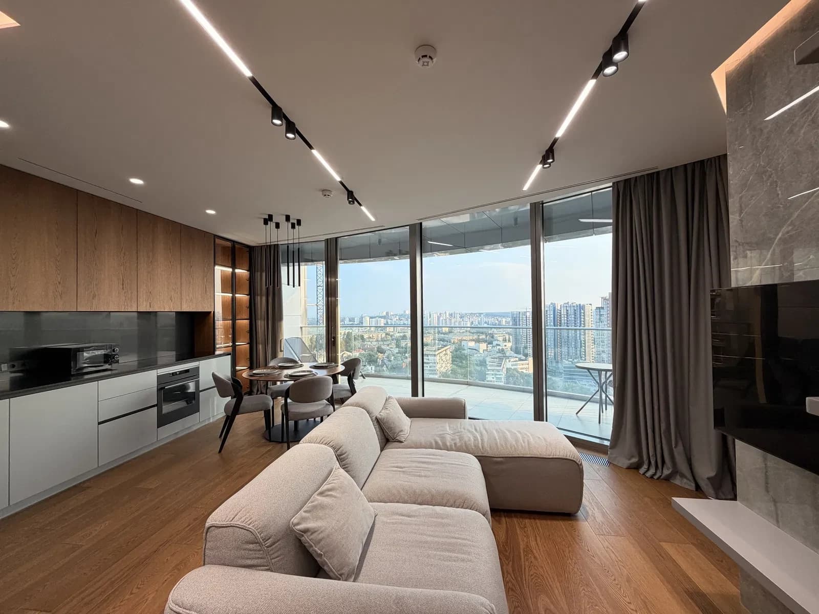 2-кімнатна квартира у ЖК Taryan Towers: тераса, резервне живлення - фото 1