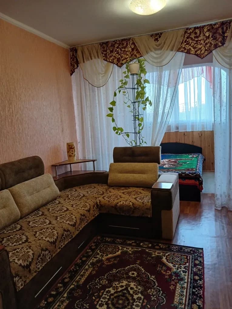 2-кімнатна квартира, Обухів: косметичний ремонт, тільки сім’ям - фото 1