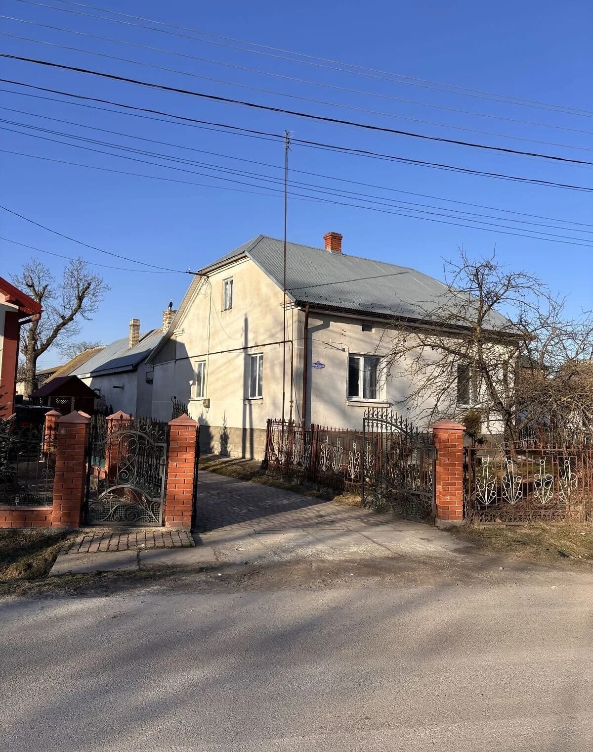 Будинок, Керниця: сад, цегляні стіни
