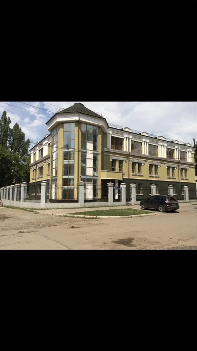 Офіс, Саксаганський: окрема будівля, кабінетна система