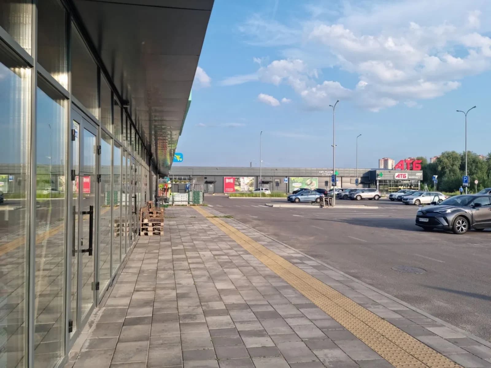 Приміщення, Погреби: біля АТБ, фасадне, три входи - фото 2