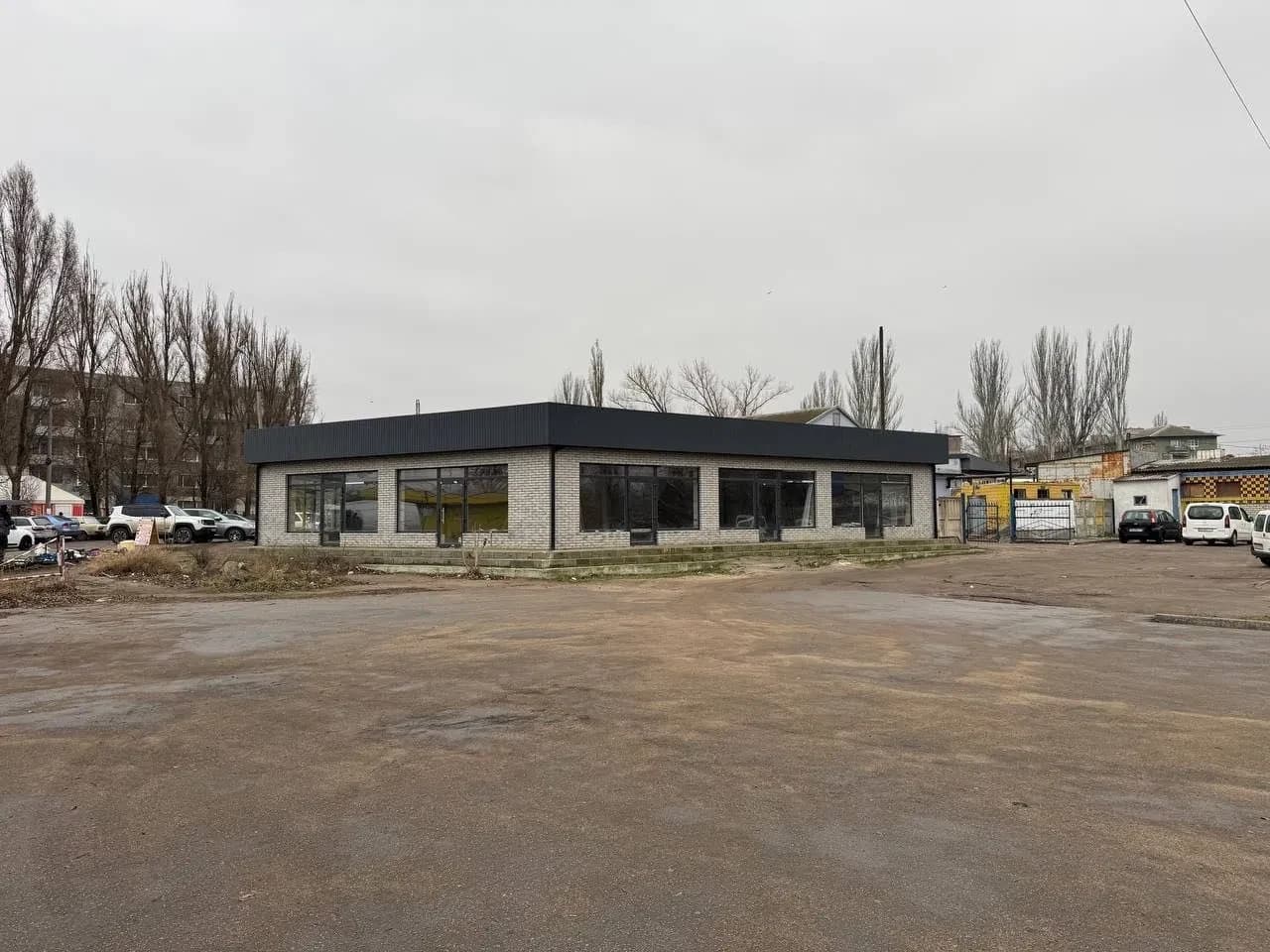 Приміщення, Нікополь: адміністративна будівля, автовокзал поруч