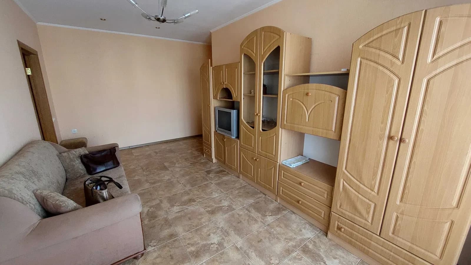2-кімнатна квартира, Дніпровський: кухня-вітальня, ТЦ Дарниця поруч - фото 4