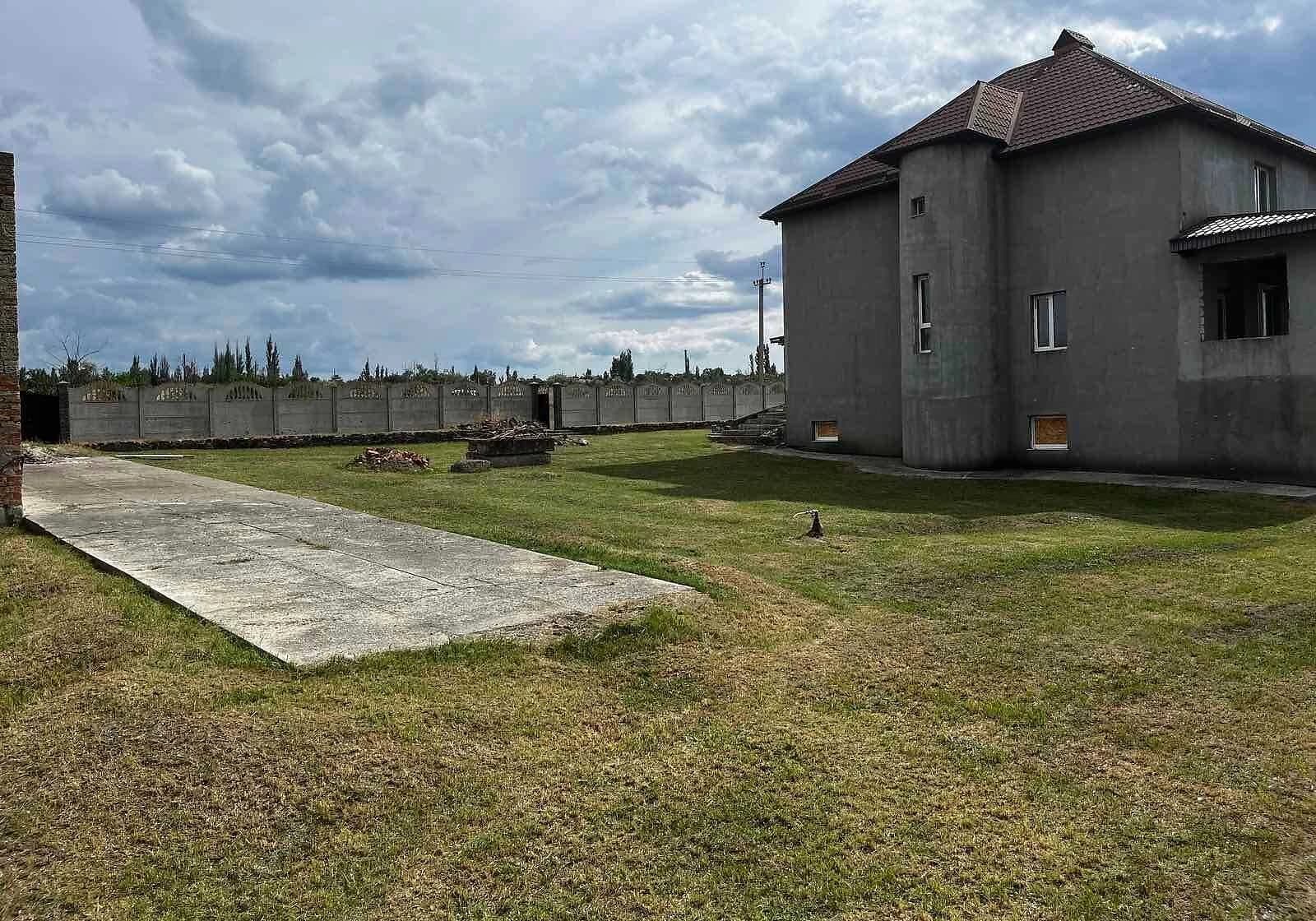 Будинок, Чорноморка: гараж, цегляні стіни, 3 поверхи