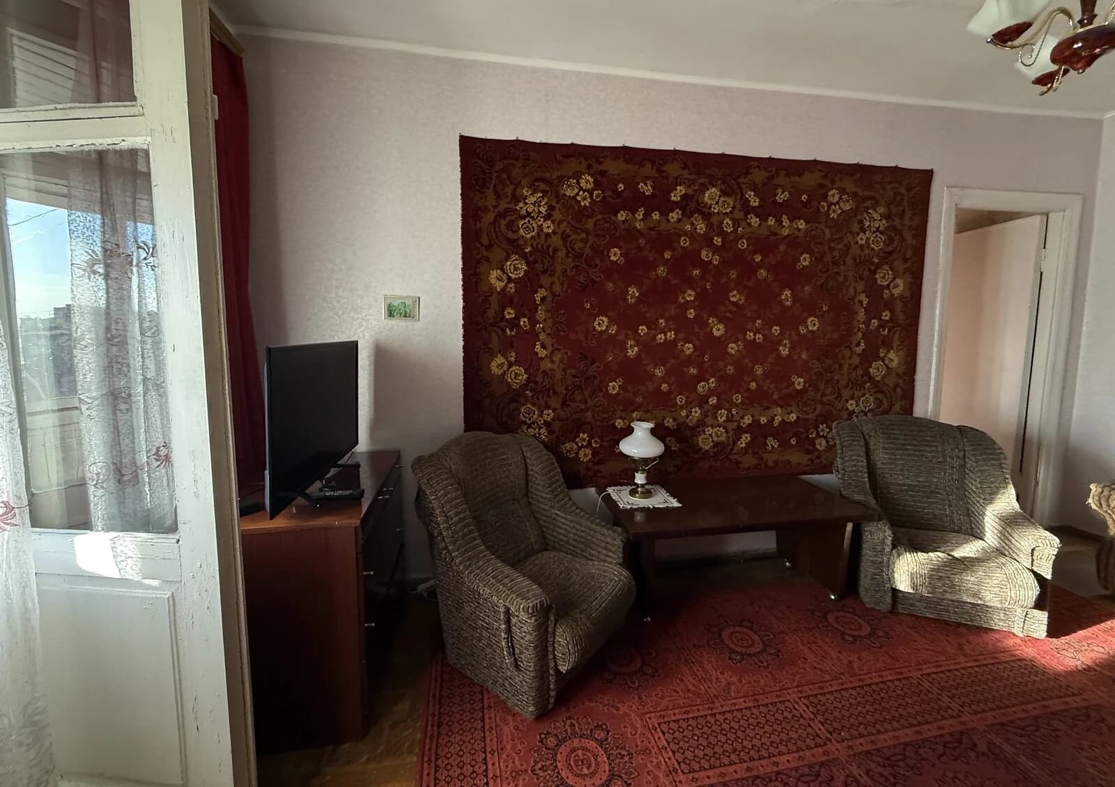 2-кімнатна квартира, Центр: цегляні стіни, внутрішній двір - фото 3
