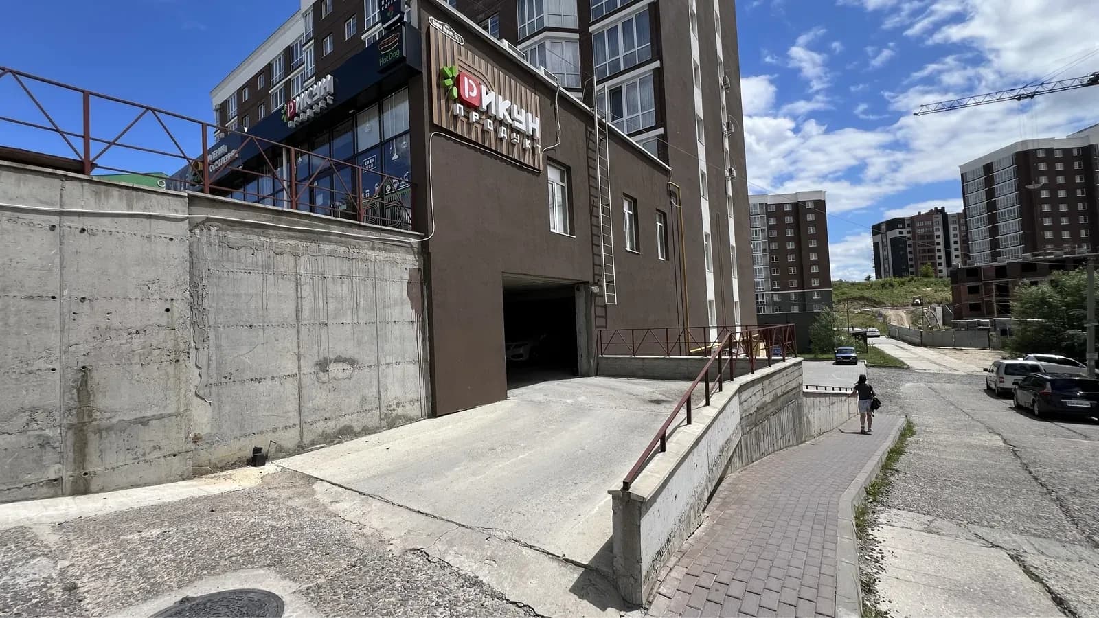 Паркомісце у ЖК «Амстердам»: комірка, автоматичні ворота - фото 1