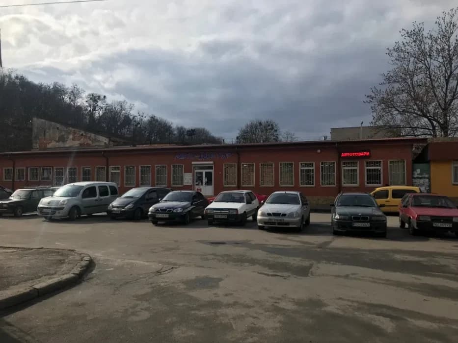 Магазин, Галицький: світло завжди, дві лінії електрики, станція «Підзамче» - фото 2