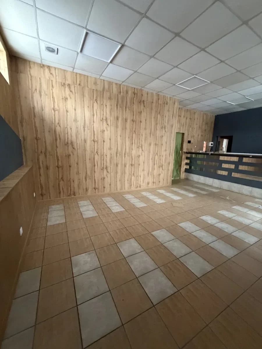 Окрема будівля, Комунарський: склади 100-200 м², бомбосховище