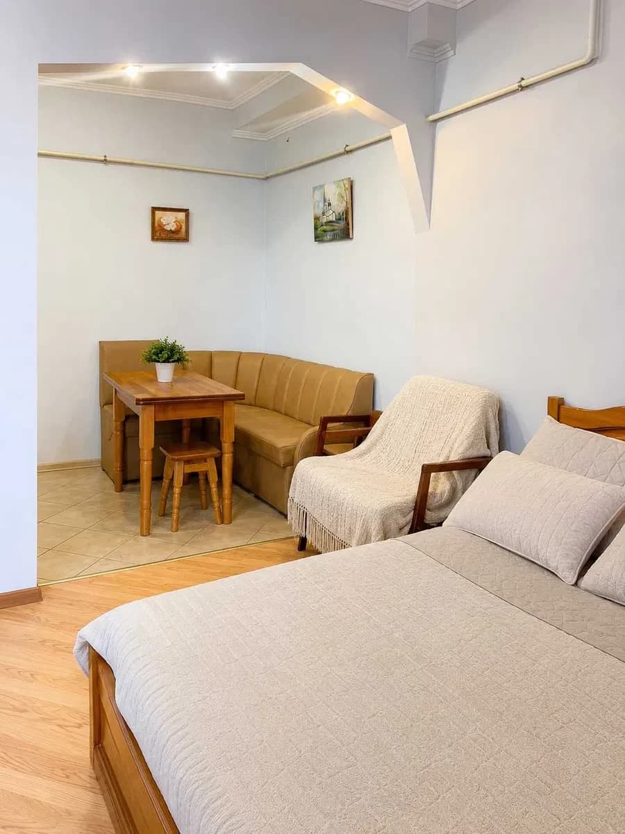 1-кімнатна квартира, Петропавлівська Борщагівка: подвір’я 57,4 м² - фото 5