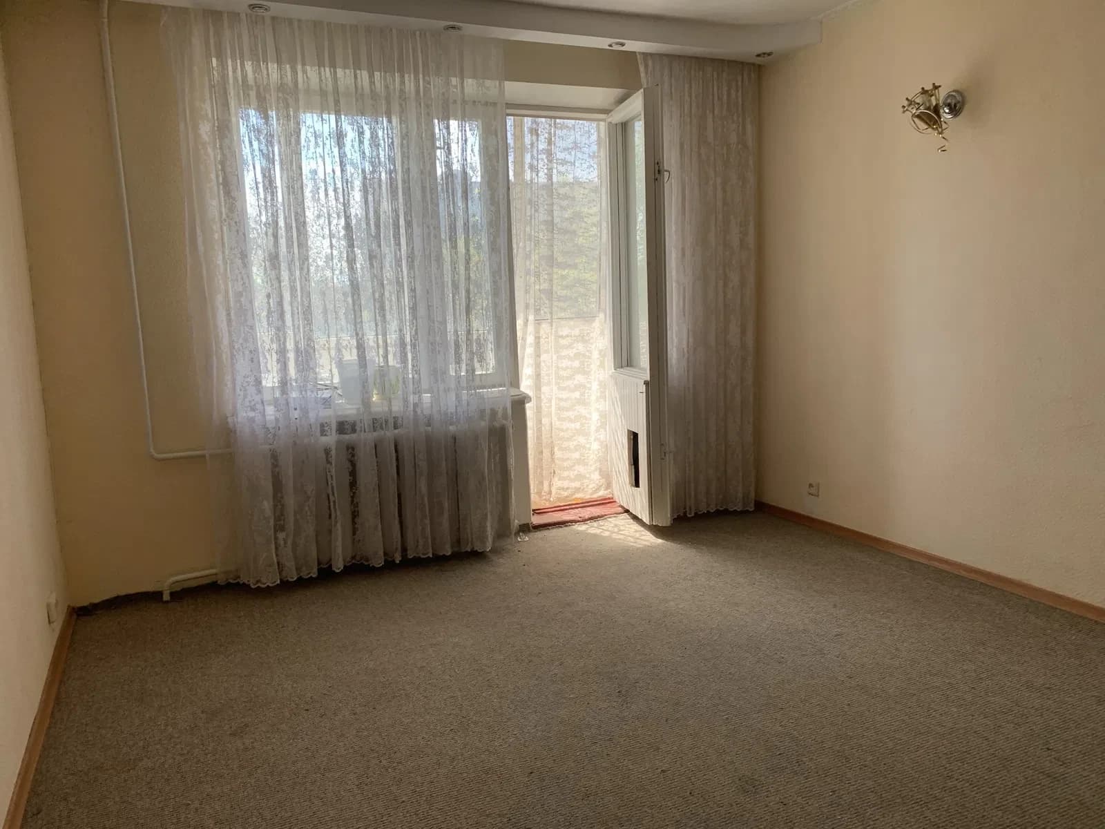 3-кімнатна квартира, Білгород-Дністровський: світло не вимикають - фото 1