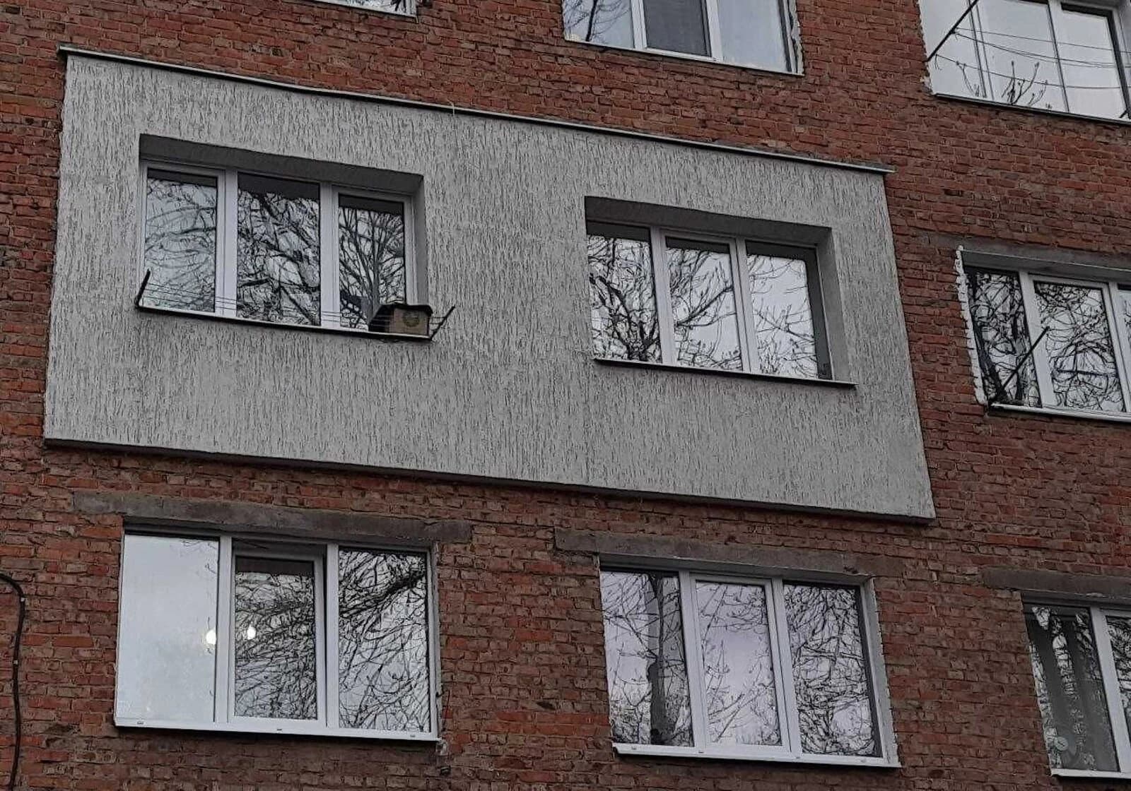 Кімната, Суми: цегляний гуртожиток, внутрішній двір, централізоване опалення