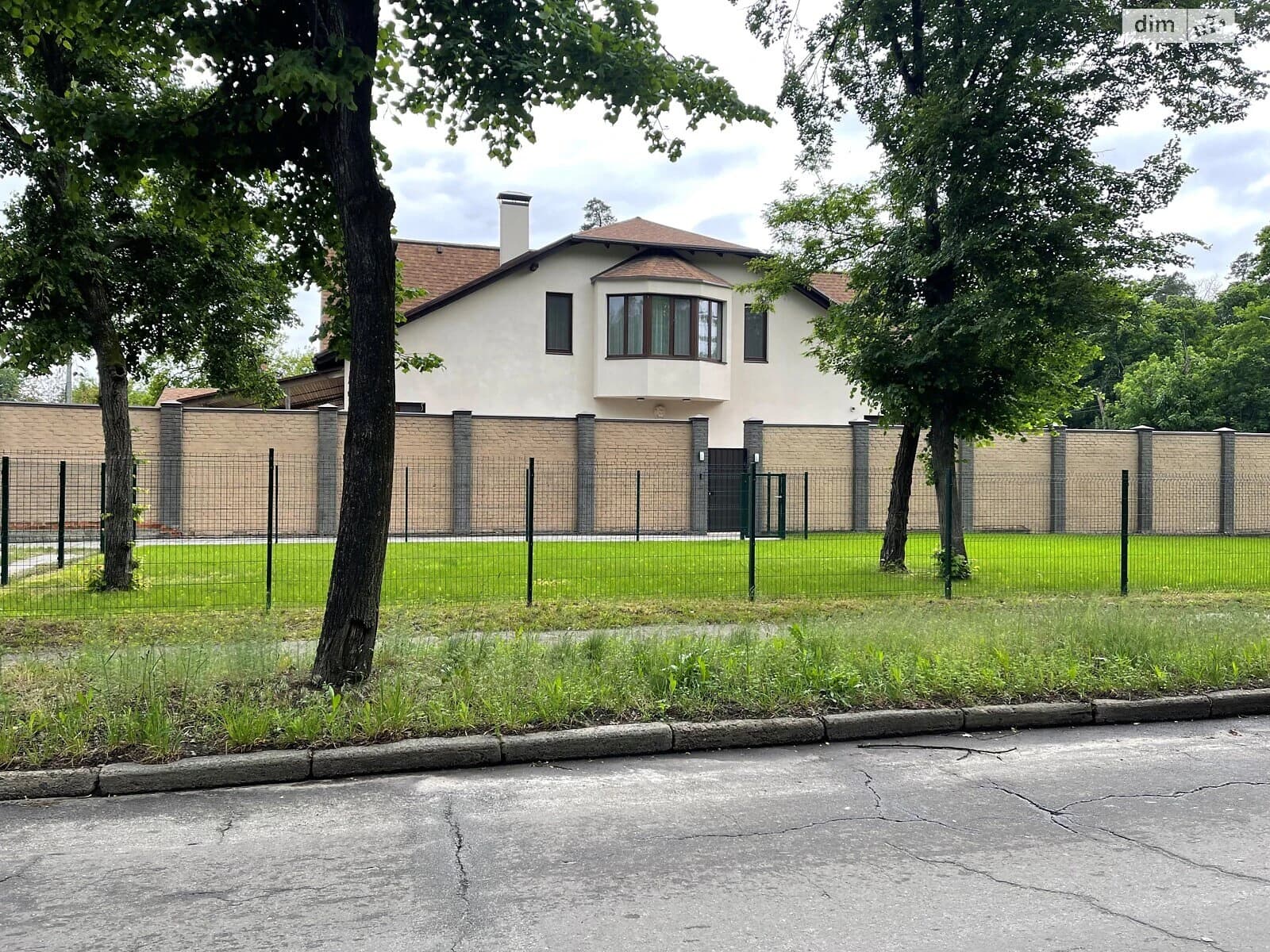 Будинок, Пуща-Водиця: дизайнерське оформлення, резервне живлення, 16 соток