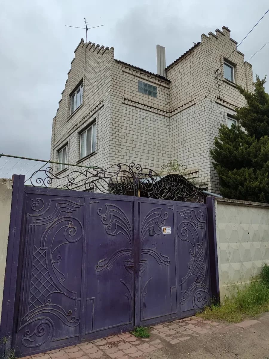 Будинок у Ракетній Рощі: три поверхи, два гаражі, річка за 50 м - фото 1