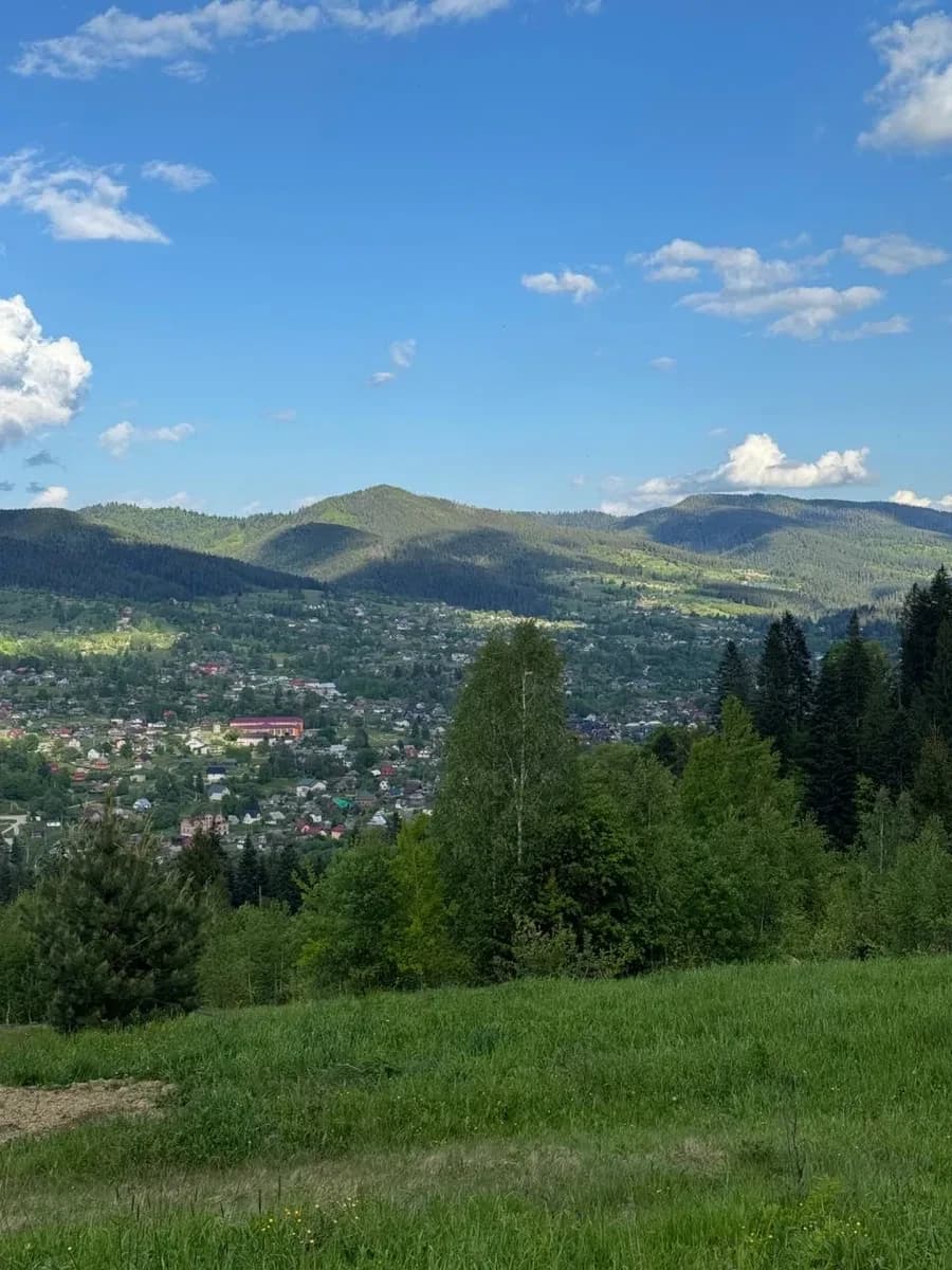 Ділянка 7 соток, Микуличин: у Карпатах, асфальтована дорога