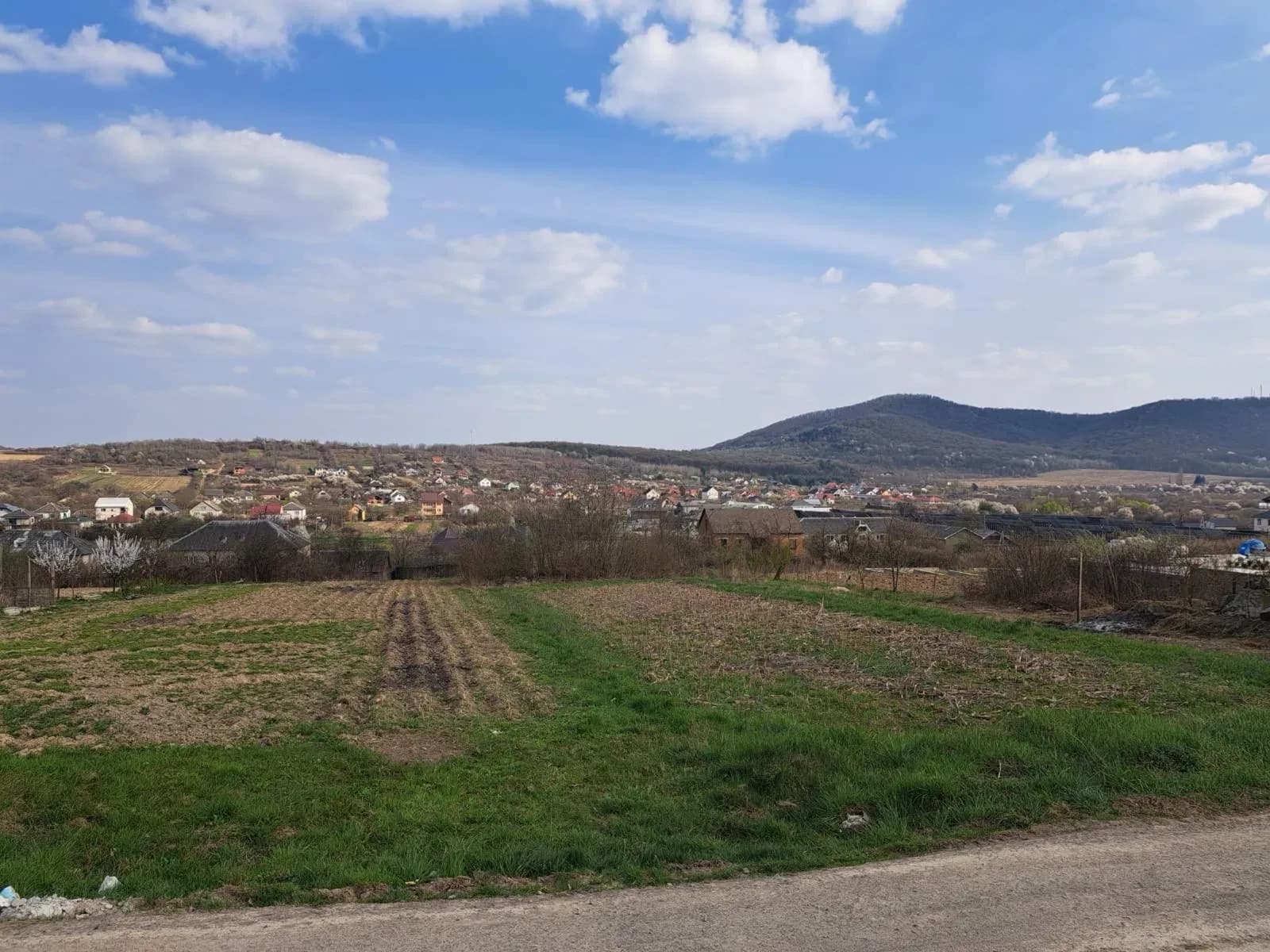 Ділянка 12 соток, Великі Лази: панорамний вид, ліс, 21 кВт