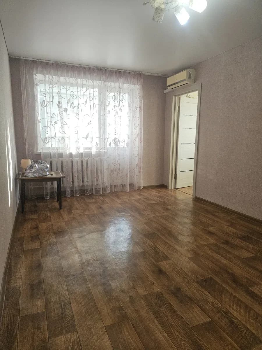 3-кімнатна квартира, Інгульський: косметичний ремонт, меблі й техніка